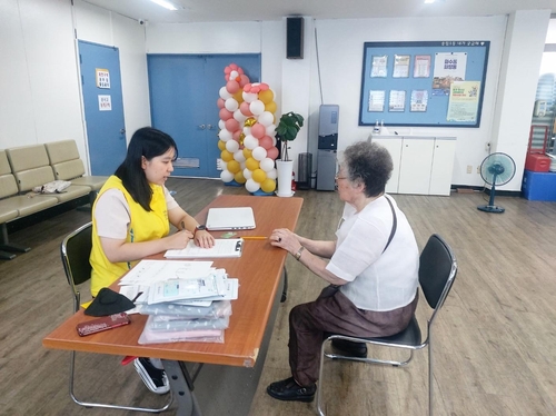 인천 동구가 행정복지센터로 찾아가는 치매 조기 검진을 8월부터 실시한다. [사진=인천 동구]