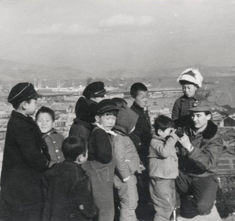 한국 아동과 칼 그루발트 박사(오른쪽 끝). [사진=sormlandsmuseum]
