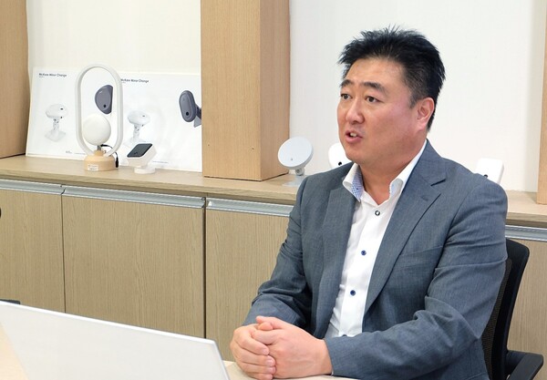 지난 6일 서울시 금천구 우림라이온스밸리홀에서 제이씨에프테크놀러지 김진명 대표가 요양뉴스와 인터뷰를 진행하고 있다.  [사진=요양뉴스]