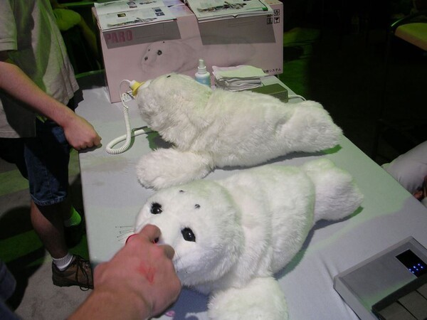 일본의 정서지원 로봇 파로