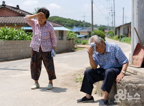 폭염은 단순한 기온이 아니라 어르신들에게는 질환 요소이다. (사진=AI 기반 요양뉴스 재구성)