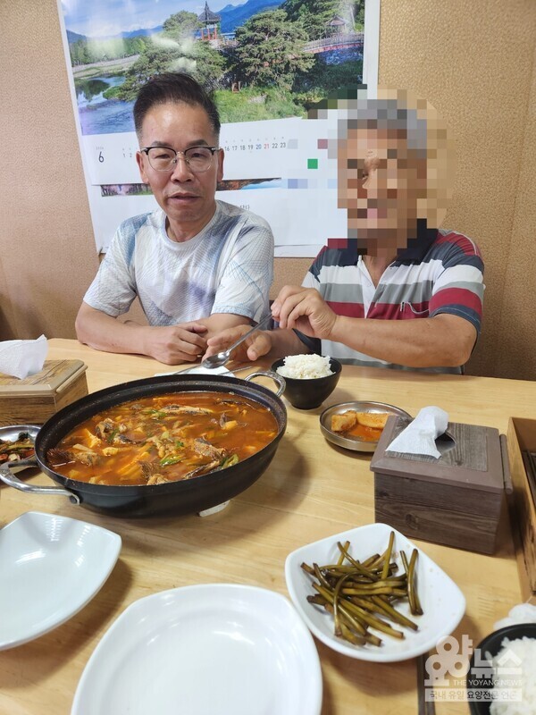 어르신과 함께 한 여행(사진=요양뉴스)