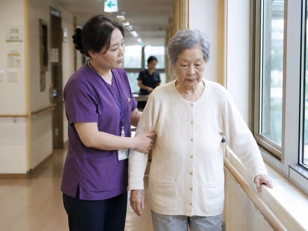 "요양시설은 복지시설이지, 감호시설이 아니다"라는 법원의 시각이 나왔다. (사진= AI 기반 요양뉴스 재구성)