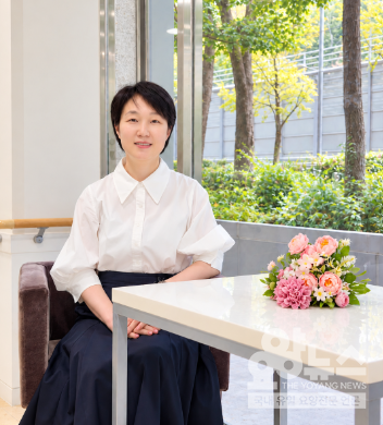 '따로 또 같이'의 돌봄을 실천하며 어르신의 건강과 일상 회복을 돕는 최지영 센터장(사진=요양뉴스)